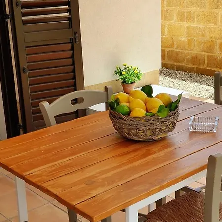 Il Bonsai Per Turisti * Brucoli